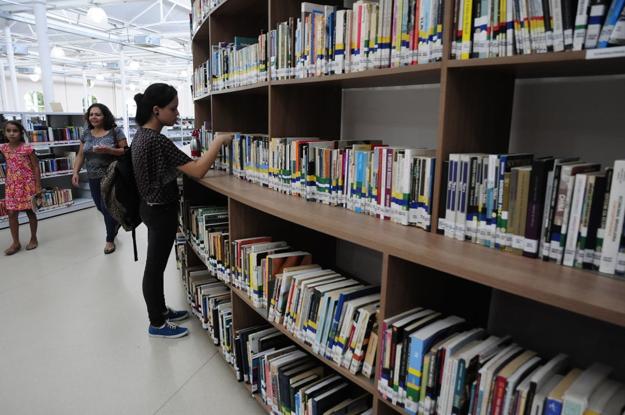 Sábado na Biblioteca tem contação de história e encontro do Clube do Vinil