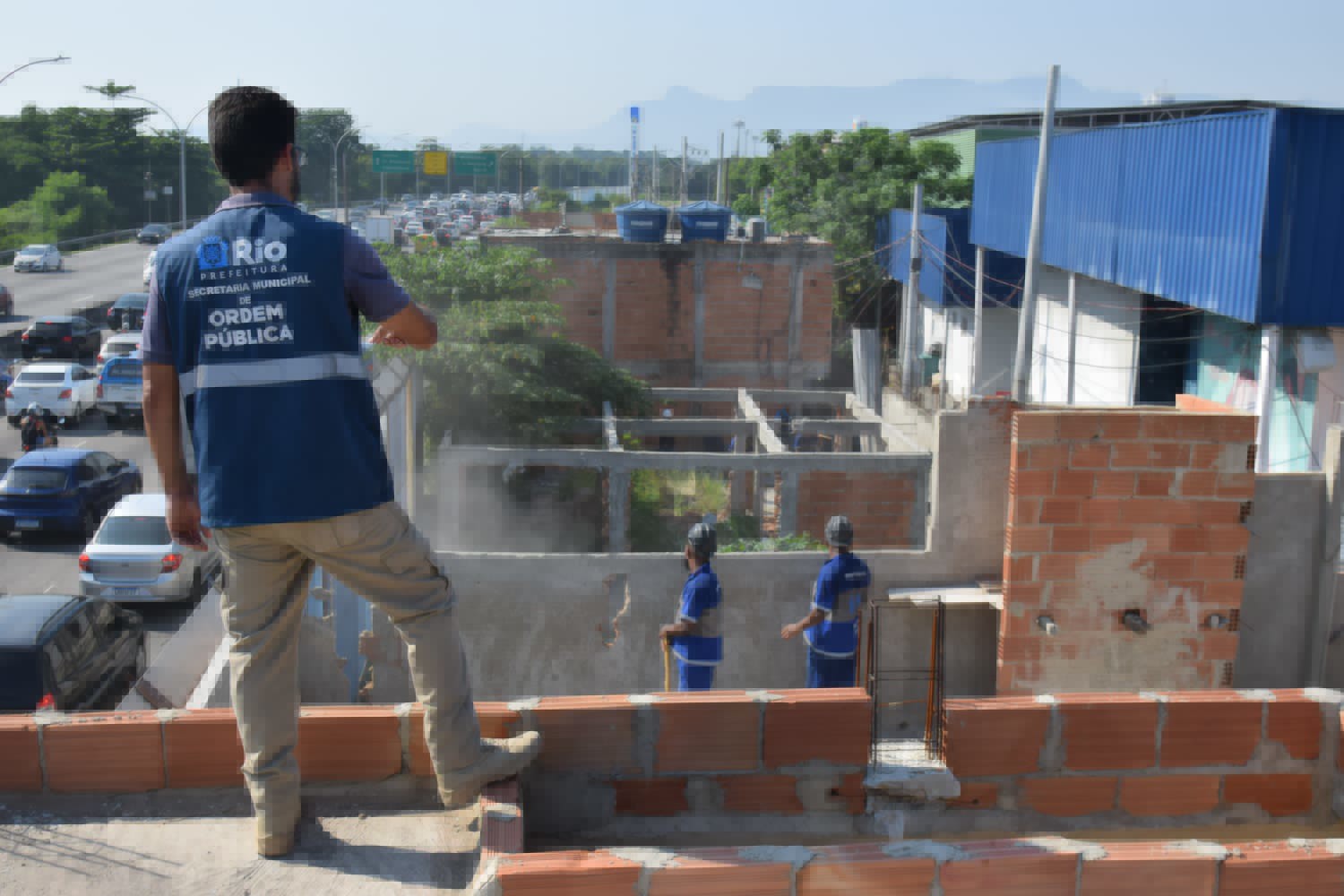Seop inicia a demolição de 30 construções irregulares na Maré - Prefeitura da Cidade do Rio de Janeiro