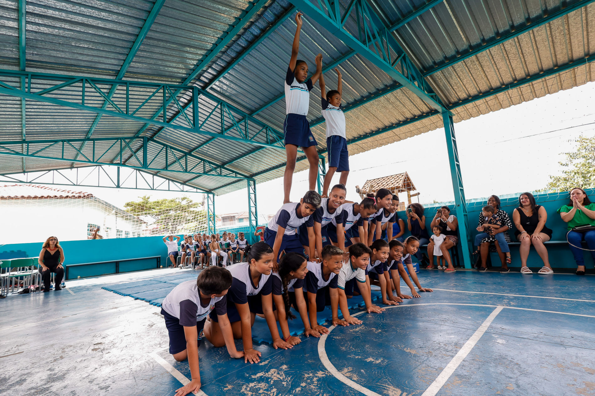 Emoção marca as cerimônias de enceramento de ciclos nas escolas municipais 