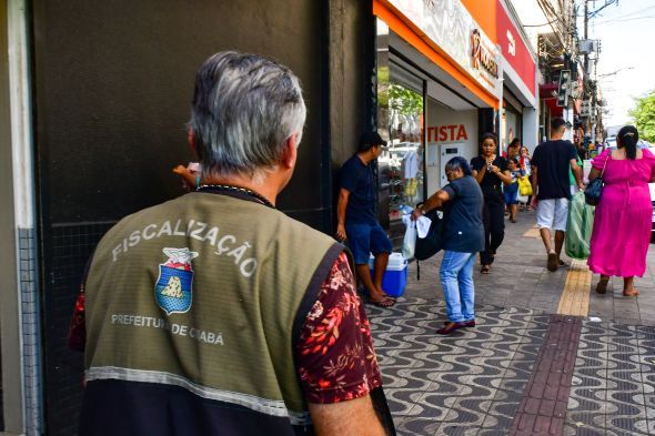 Prefeitura de Cuiab | Secretaria de Ordem Pblica refora aes para desobstruo das caladas da regio central