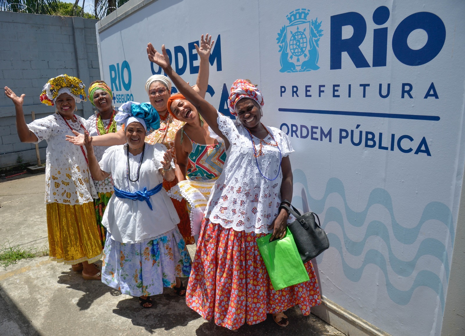 Carnaval: Seop abre inscrições para as baianas do acarajé trabalharem no entorno do Sambódromo - Prefeitura da Cidade do Rio de Janeiro