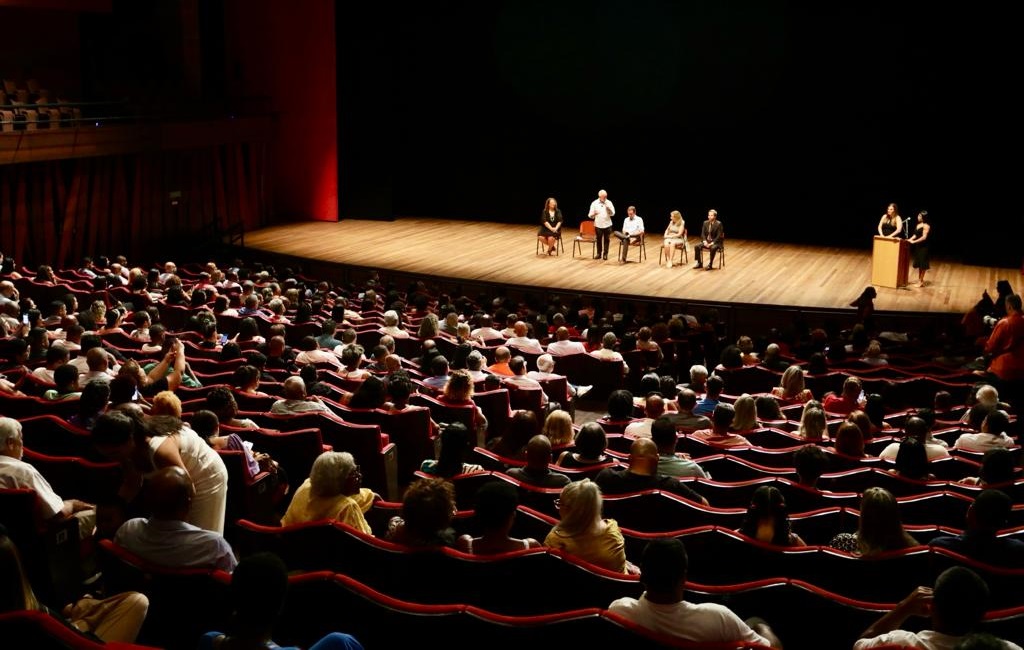 Novos conselheiros tutelares do município tomam posse em cerimônia na Cidade das Artes - Prefeitura da Cidade do Rio de Janeiro