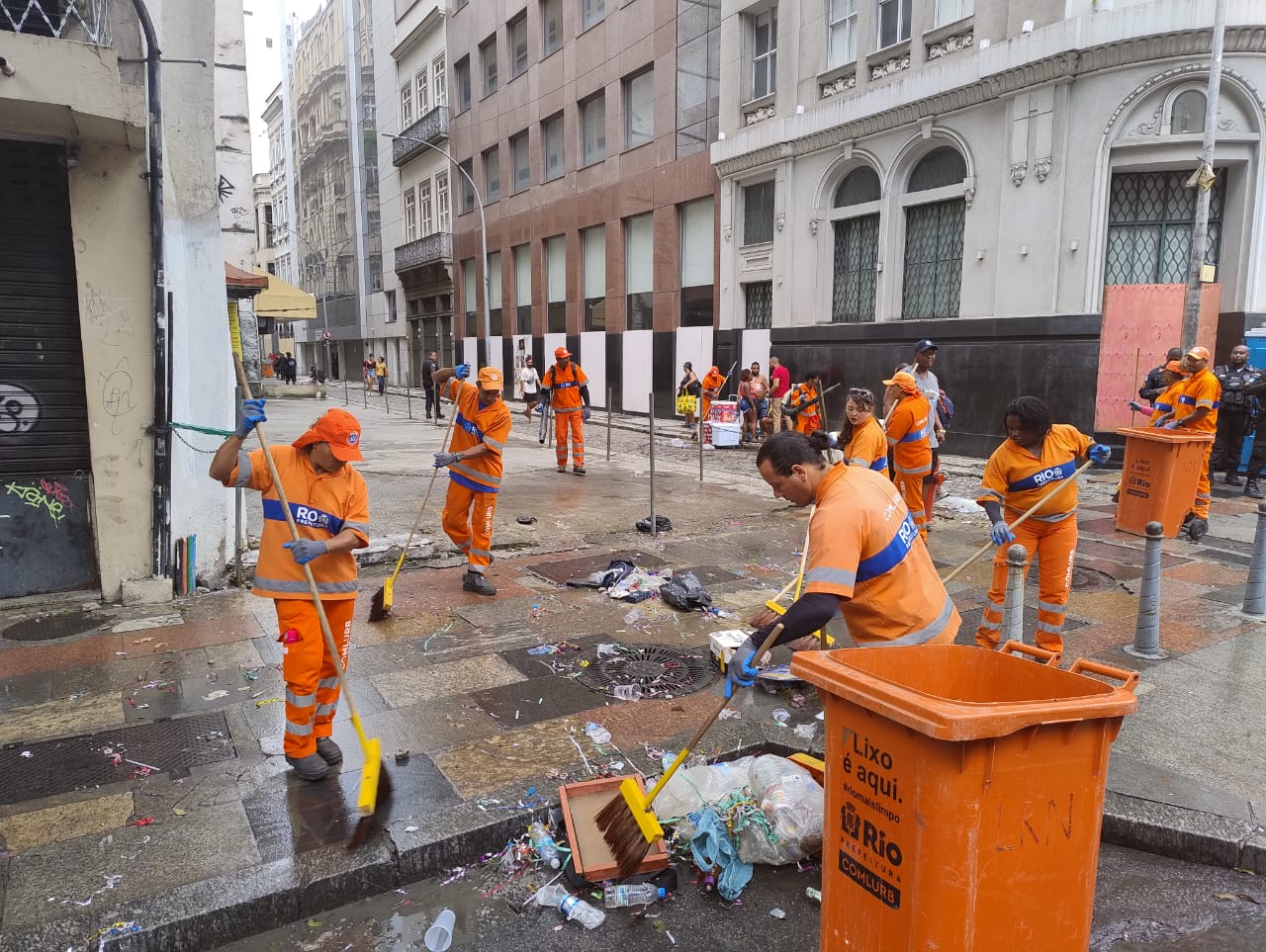 Carnaval: Comlurb prepara megaoperação de limpeza para os blocos de rua no fim de semana - Prefeitura da Cidade do Rio de Janeiro
