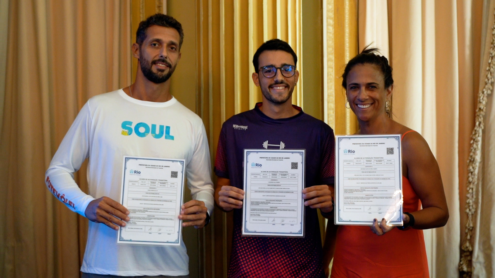 Prefeitura entrega alvarás e regulariza esportes em praias e espaços ao ar livre - Prefeitura da Cidade do Rio de Janeiro